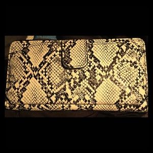 Women’s Black & White Snakeskin Wallet